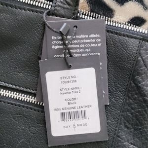 Day and Mood black purse